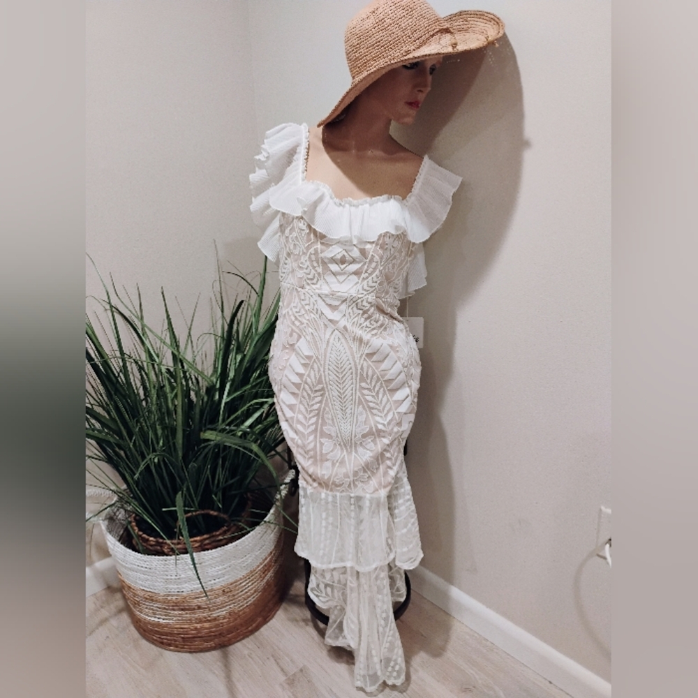Selfie Leslie Elegant White Ruffled Dress